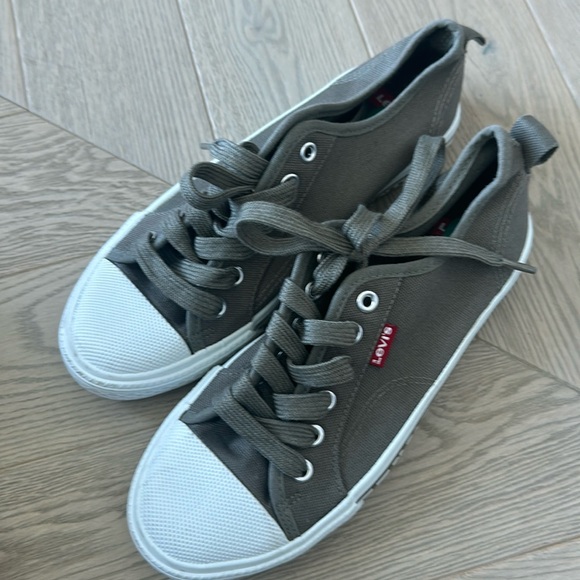 A pair of Levi’s shoes - Picture 1 of 4
